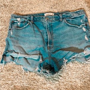 Abercrombie mom short high rise 16/33